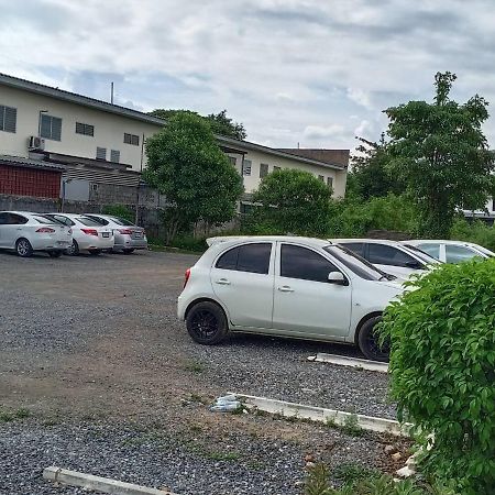 โสดาอพาร์ทเม้นท์​ Ban Lam Phak Kut Exterior foto